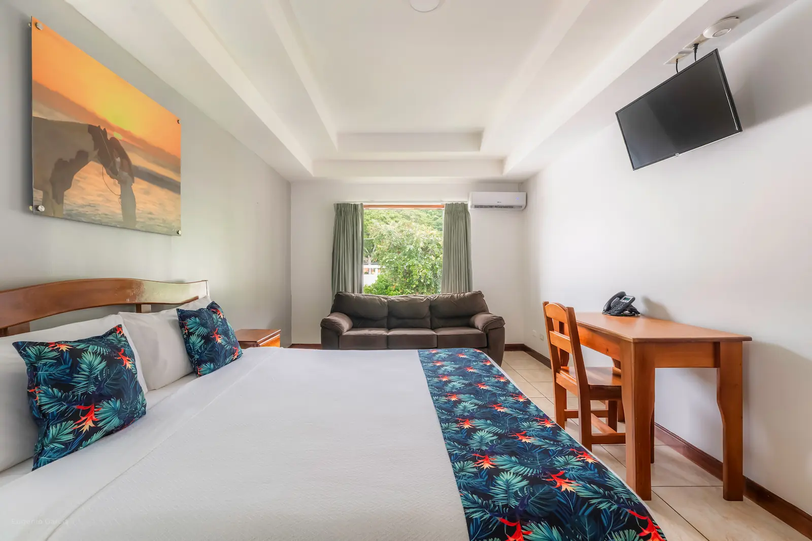 Standard queen room at Jaco Laguna Resort